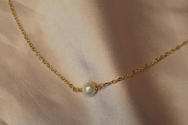 Simple Pearl Necklace