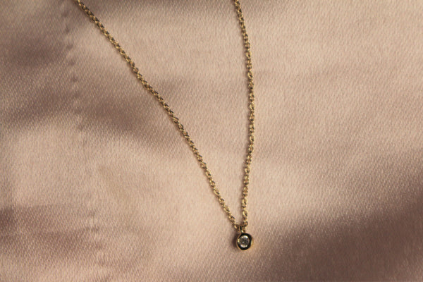 Diamond pendant necklace